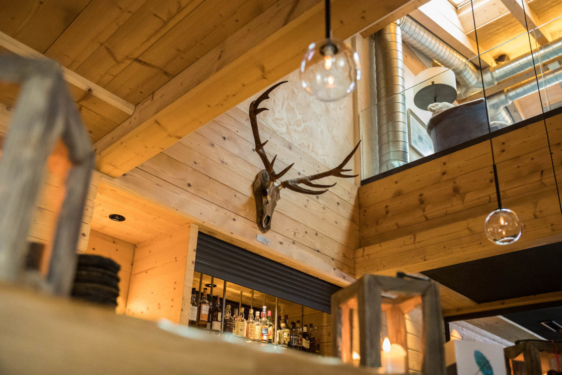 Naturgetreue Hirschgeweihe - Damian Ledergerber - Chalet Style